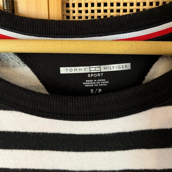 Tommy Hilfiger Women’s SP Striped Sweatshirt - Picture 3 of 4